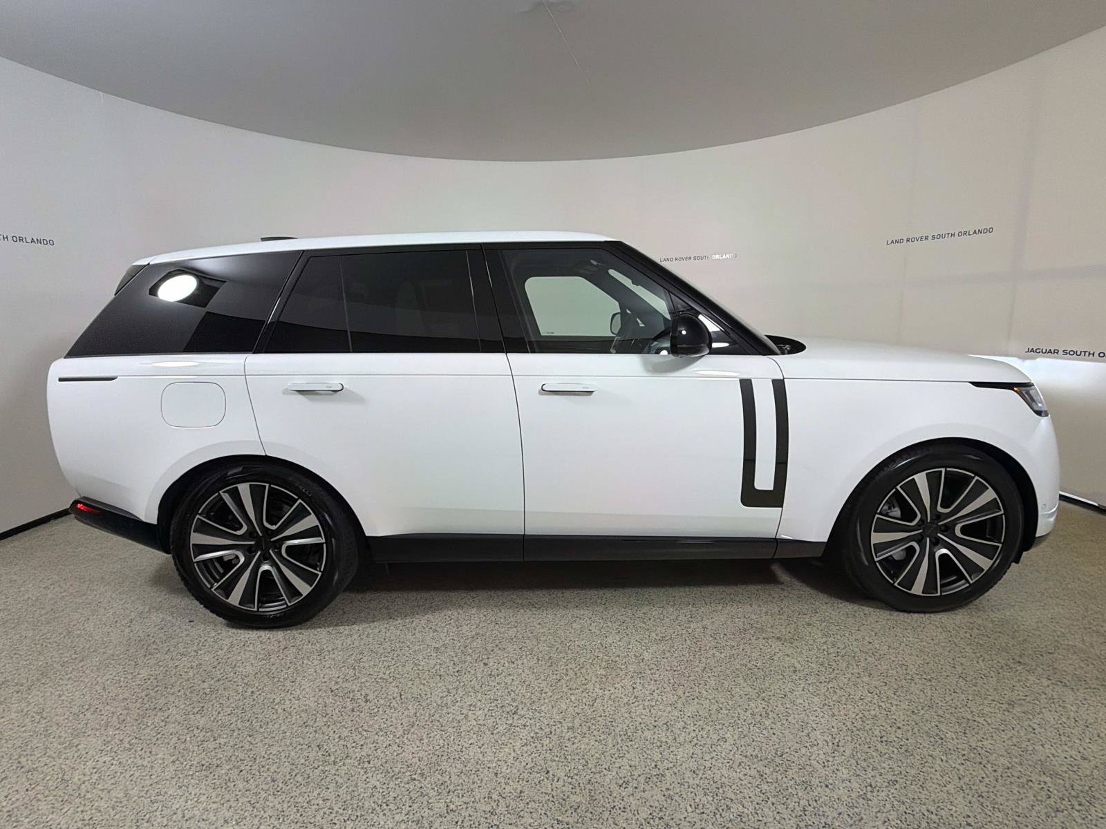 New 2026 Land Rover Range Rover SE AWD/4WD image 6