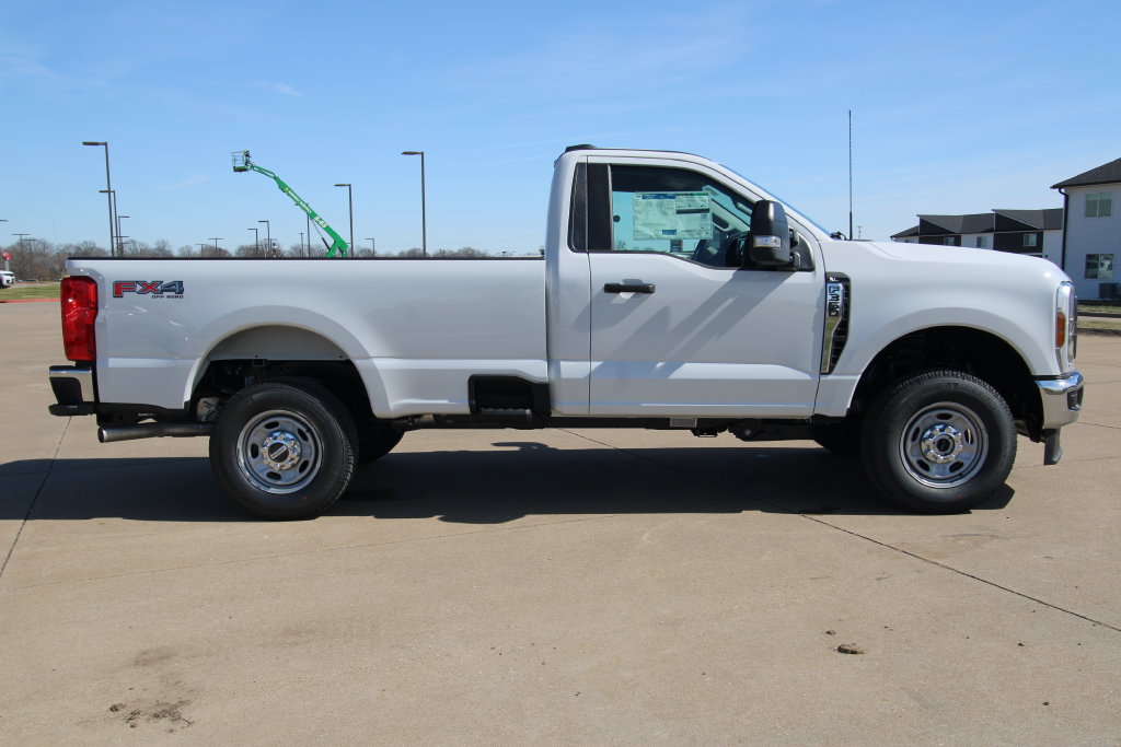 New 2026 Ford F350 XL w/ FX4 Off-Road Package AWD/4WD image 4
