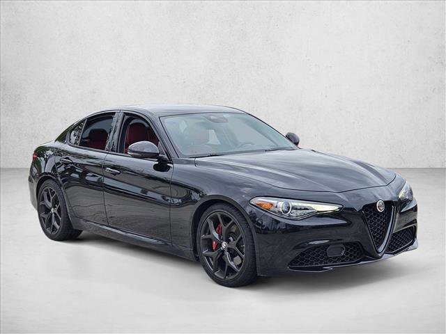 Used 2020 Alfa Romeo Giulia w/ Nero Edizione RWD image 3