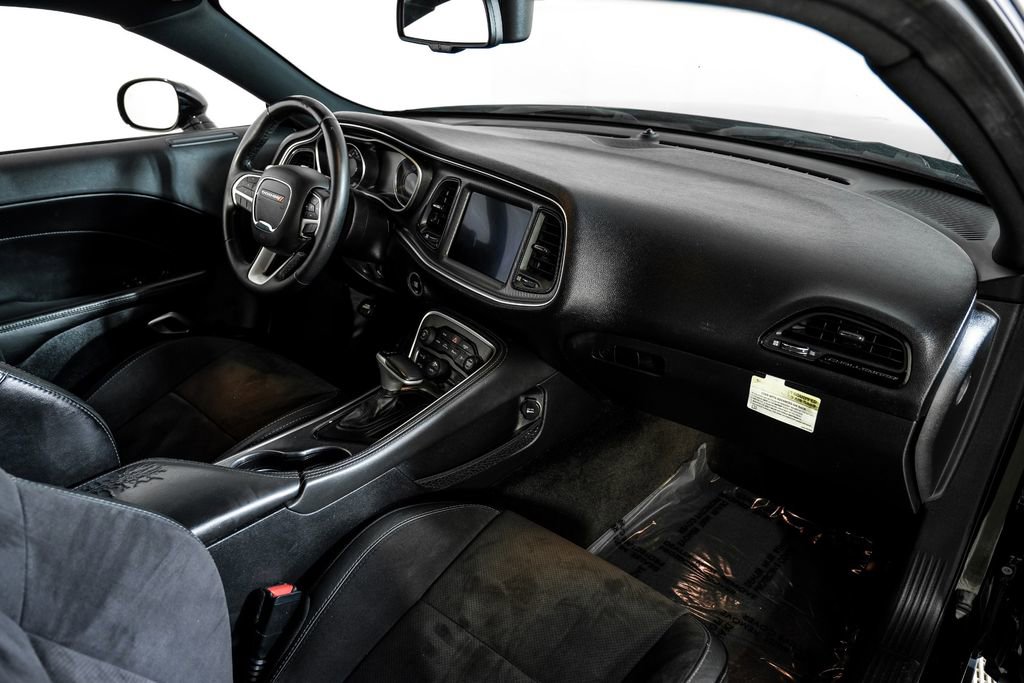 Used 2018 Dodge Challenger SXT Plus image 9