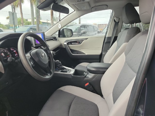 Used 2024 Toyota RAV4 XLE w/ Convenience Package FWD image 12