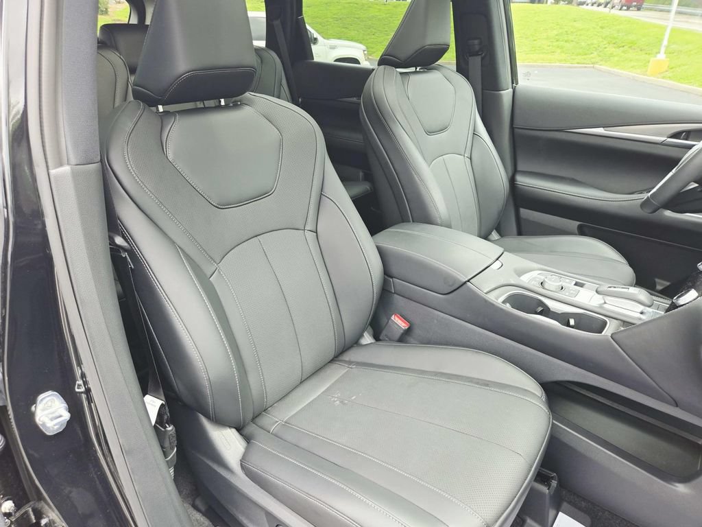 Used 2026 INFINITI QX60 Luxe w/ Cargo Package FWD image 18