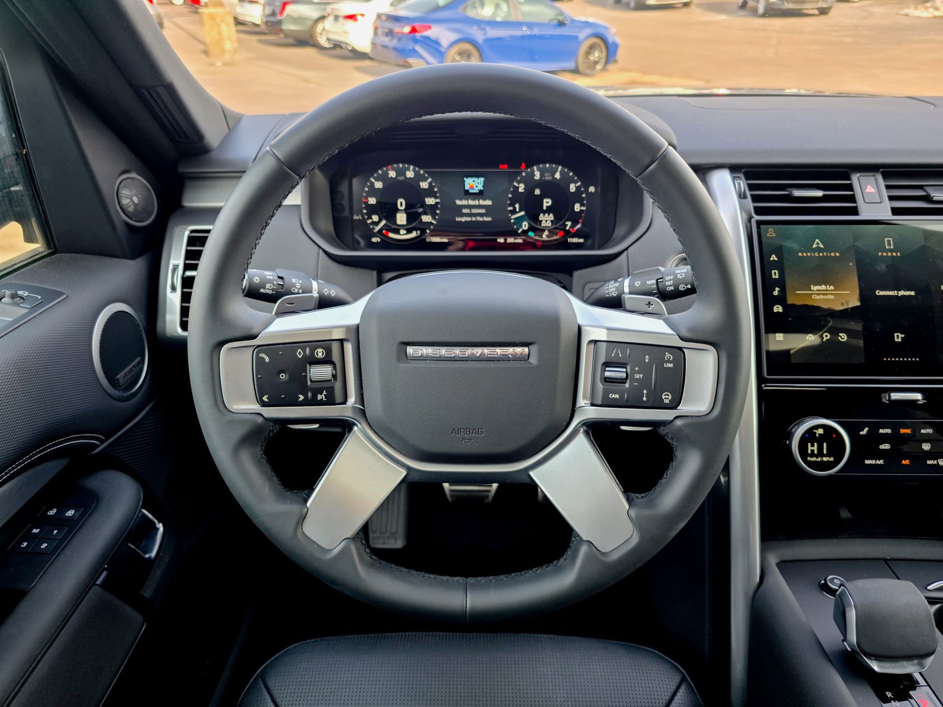 Used 2025 Land Rover Discovery Dynamic SE AWD/4WD image 29
