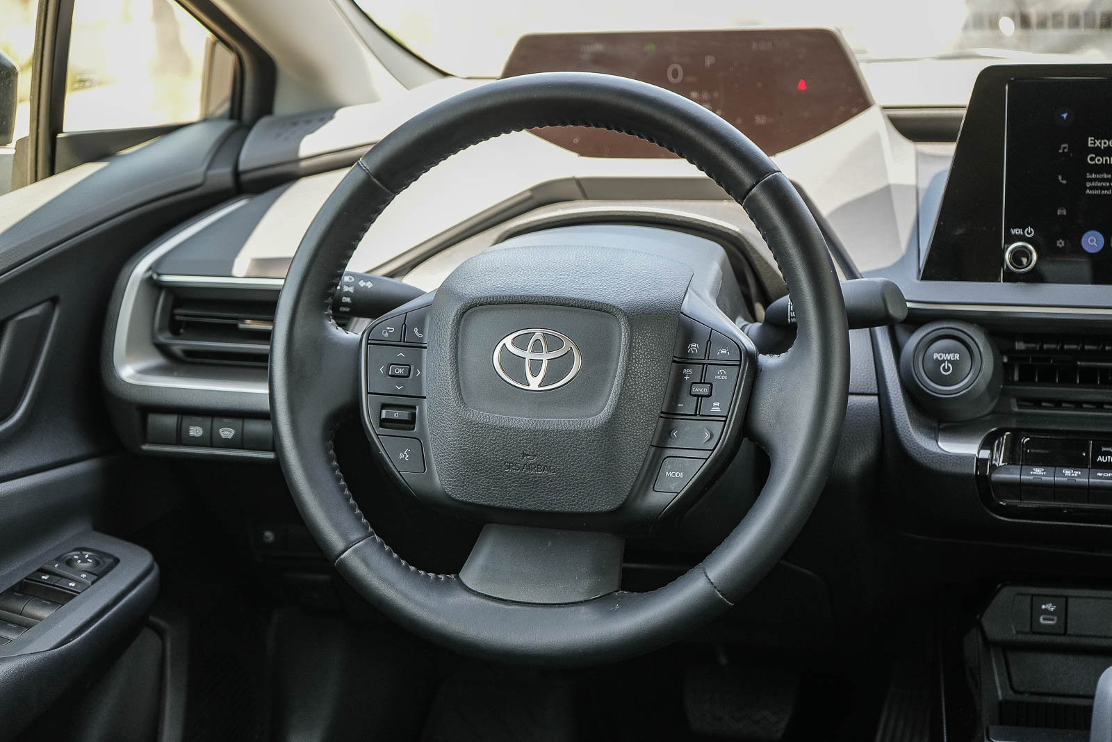 Used 2025 Toyota Prius LE FWD image 15