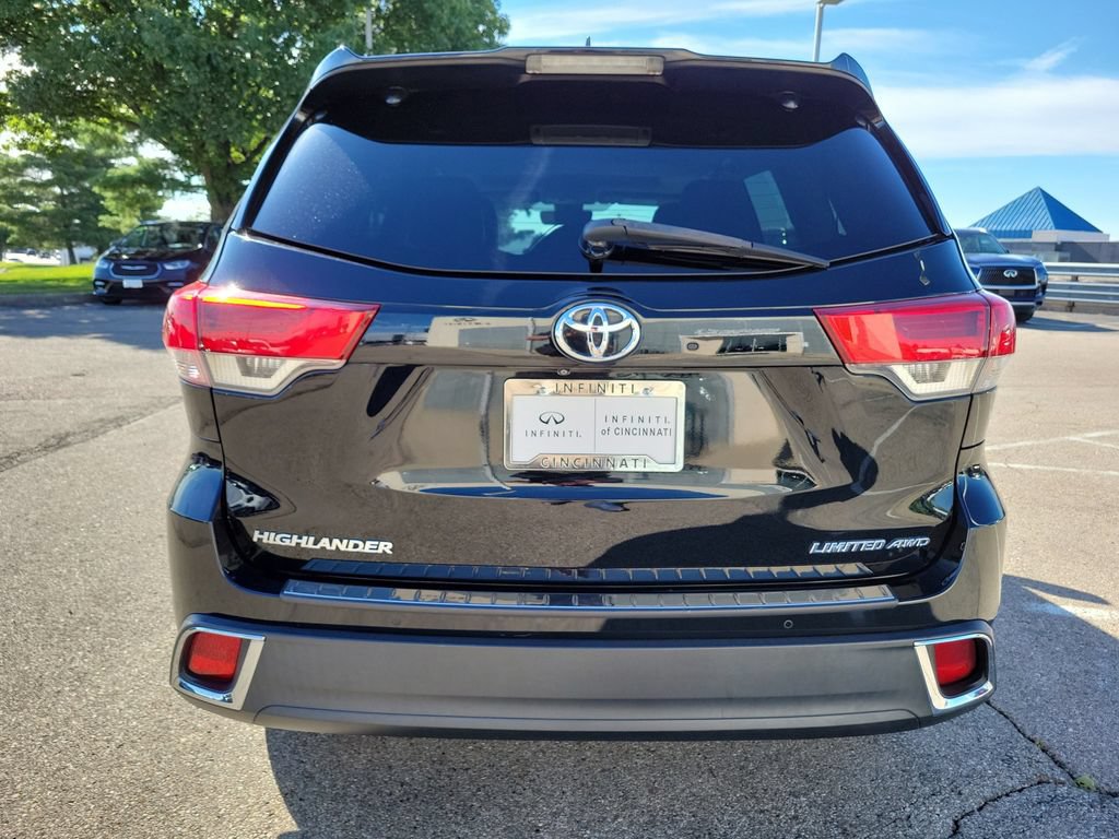 Used 2017 Toyota Highlander Limited AWD/4WD image 4