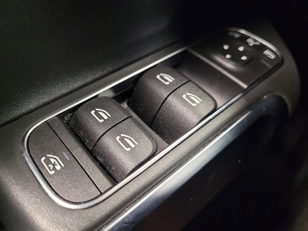 Used 2021 Mercedes-Benz GLB 250 w/ Premium Package image 27