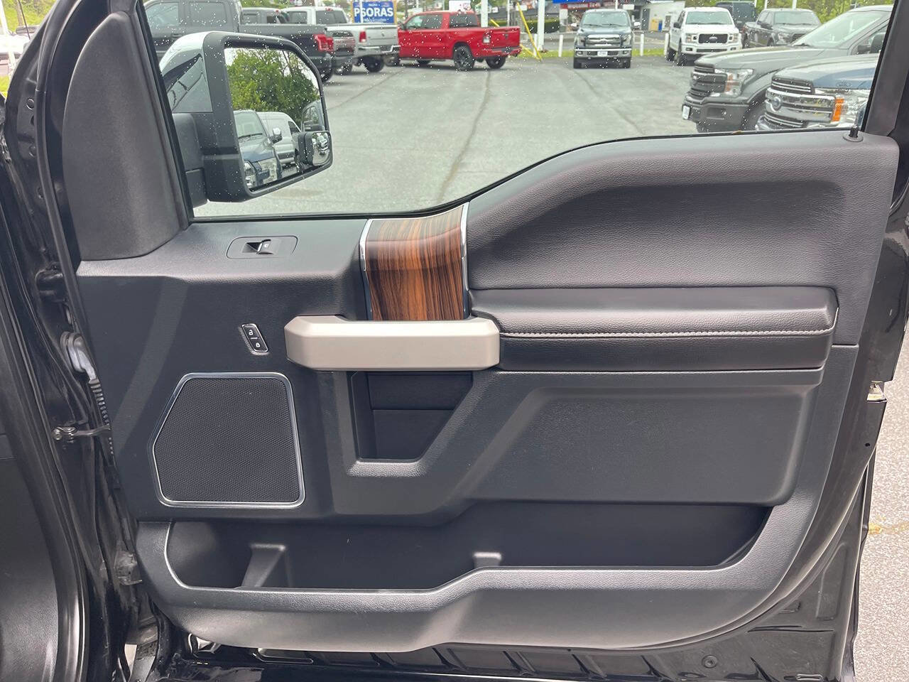 Used 2016 Ford F150 Lariat w/ Equipment Group 502A Luxury AWD/4WD image 40