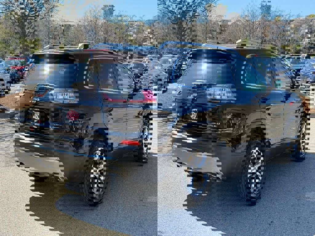 Used 2019 Jeep Cherokee Limited w/ Luxury Group image 6