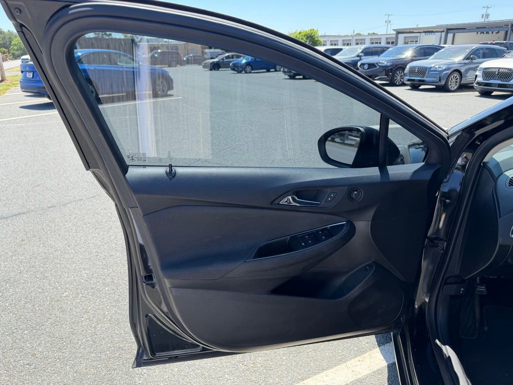 Used 2018 Chevrolet Cruze LS FWD image 12