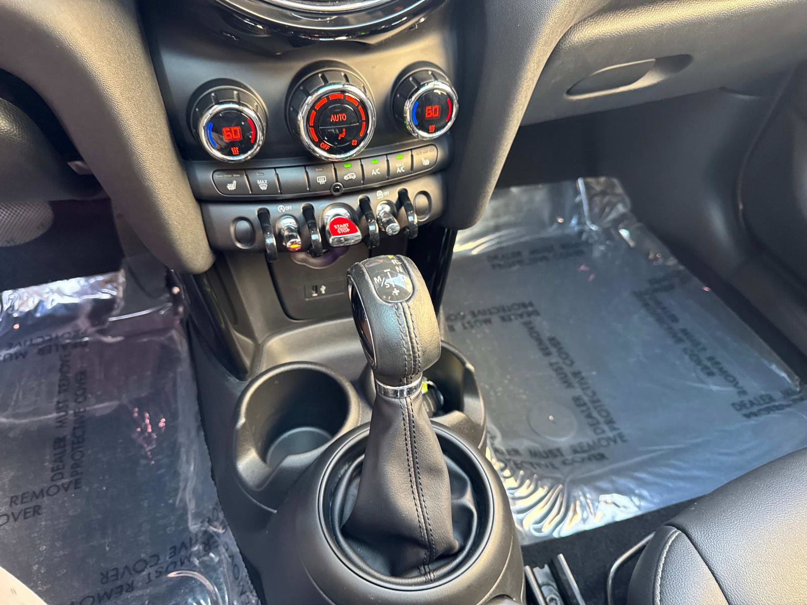 Used 2019 MINI Cooper 4-Door Hardtop w/ Signature Upholstery Package image 18