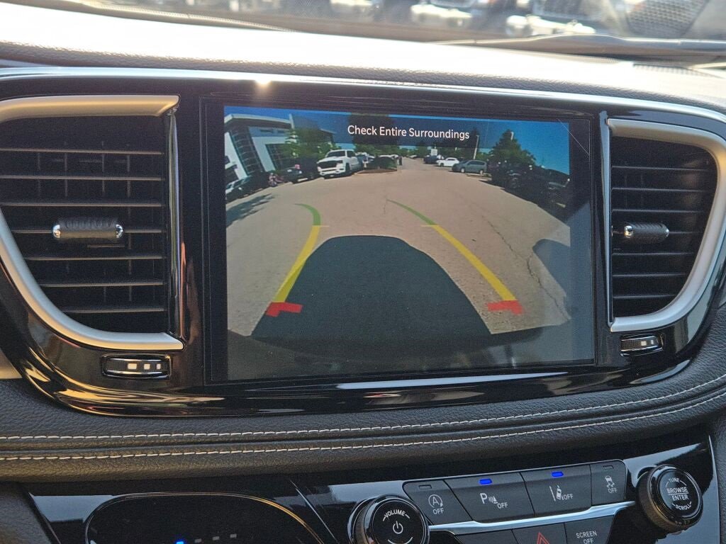 New 2026 Chrysler Pacifica Select image 28