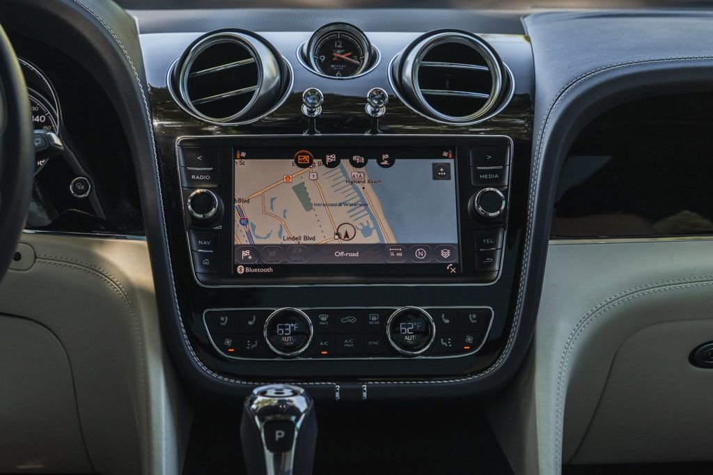 Used 2020 Bentley Bentayga image 18