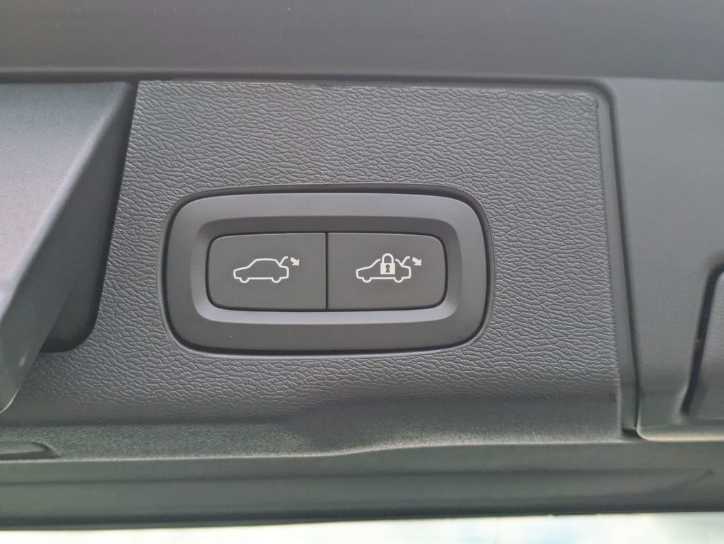 New 2026 Volvo XC60 B5 Core AWD/4WD image 14
