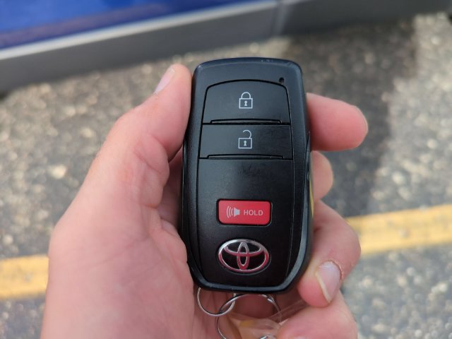 Used 2022 Toyota Corolla Cross LE AWD/4WD image 34