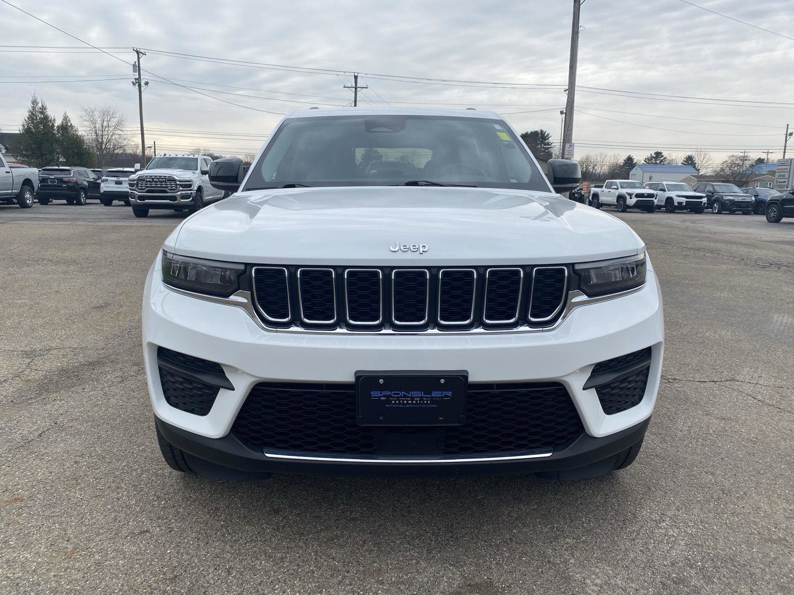 Used 2022 Jeep Grand Cherokee Laredo w/ Luxury Tech Group I image 8