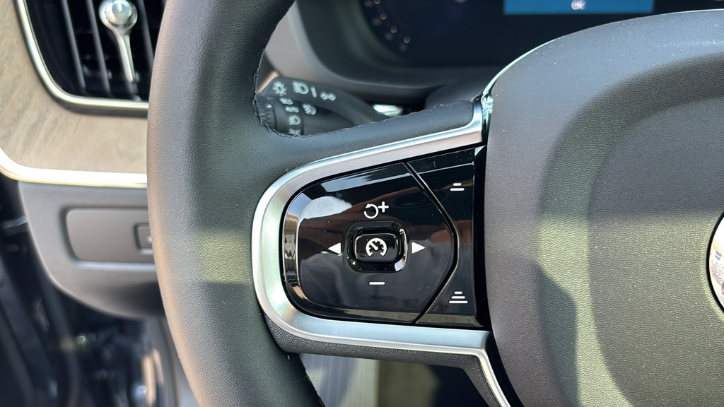 New 2027 Volvo XC60 B5 Core AWD/4WD image 16
