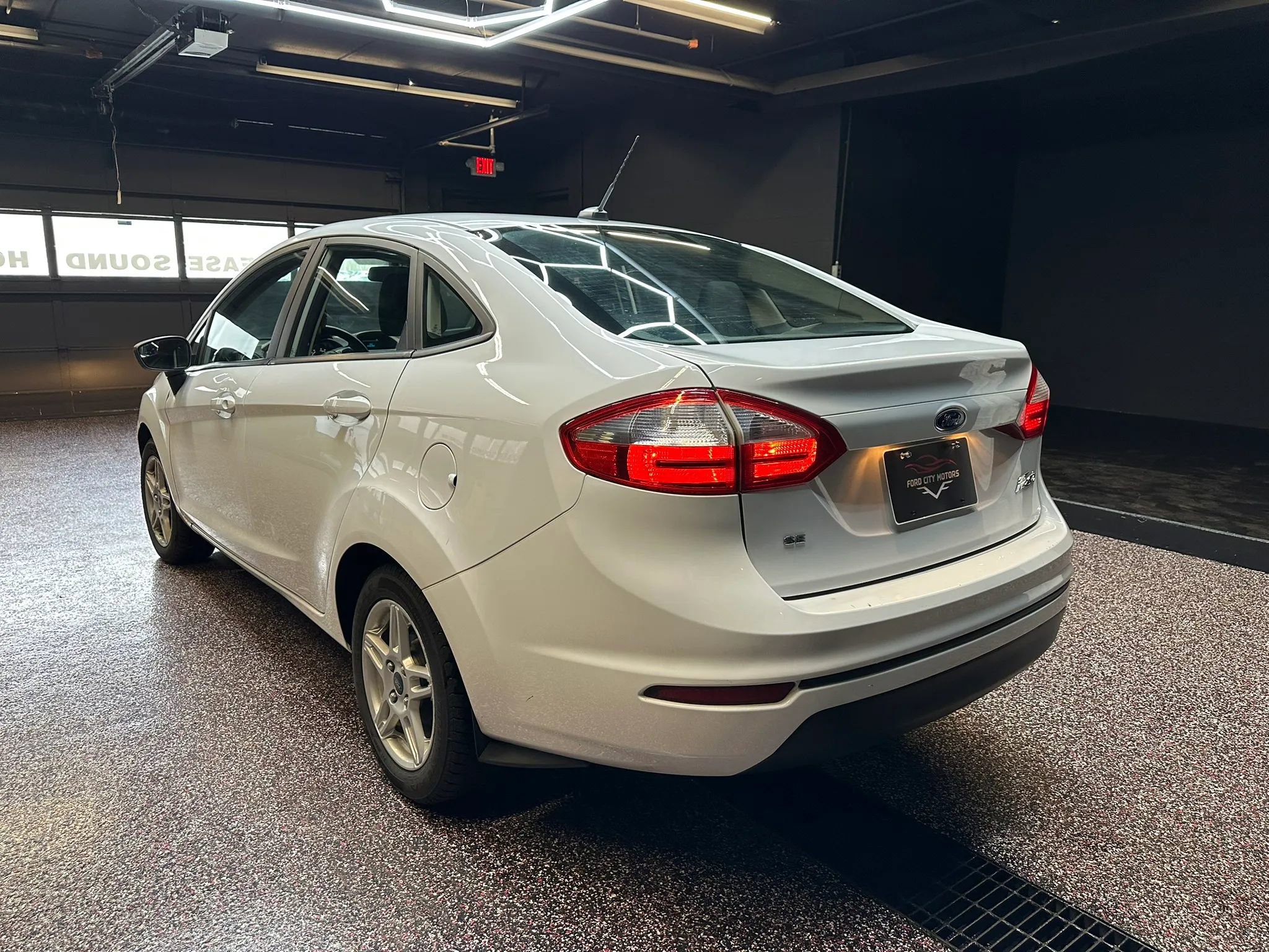 Used 2017 Ford Fiesta SE image 5