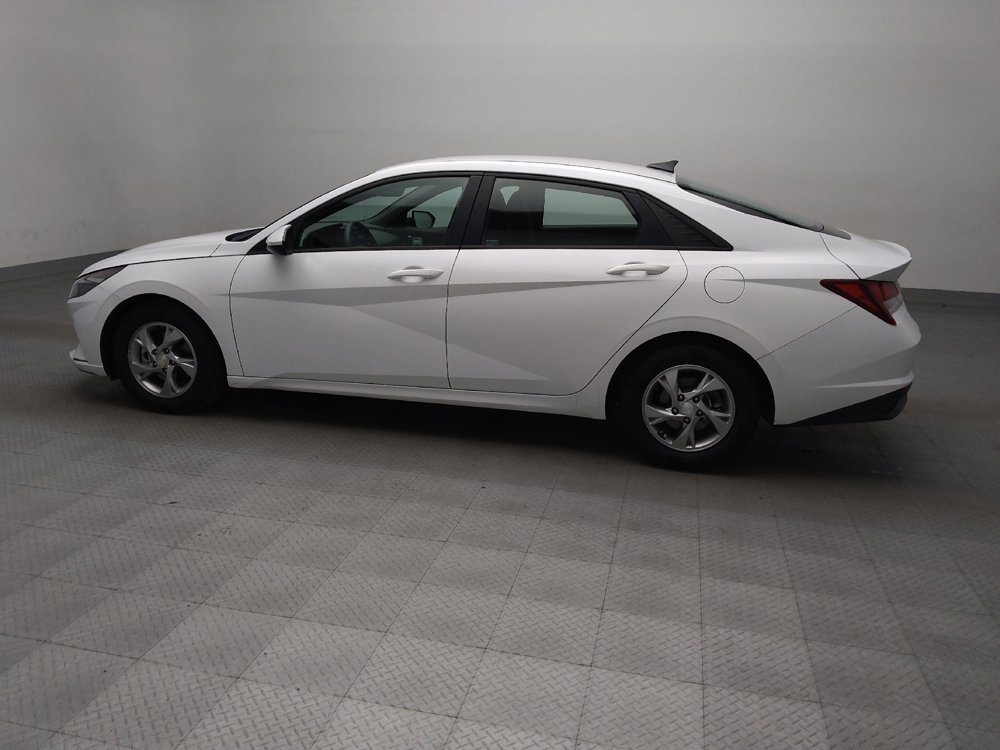 Used 2021 Hyundai Elantra SE image 3