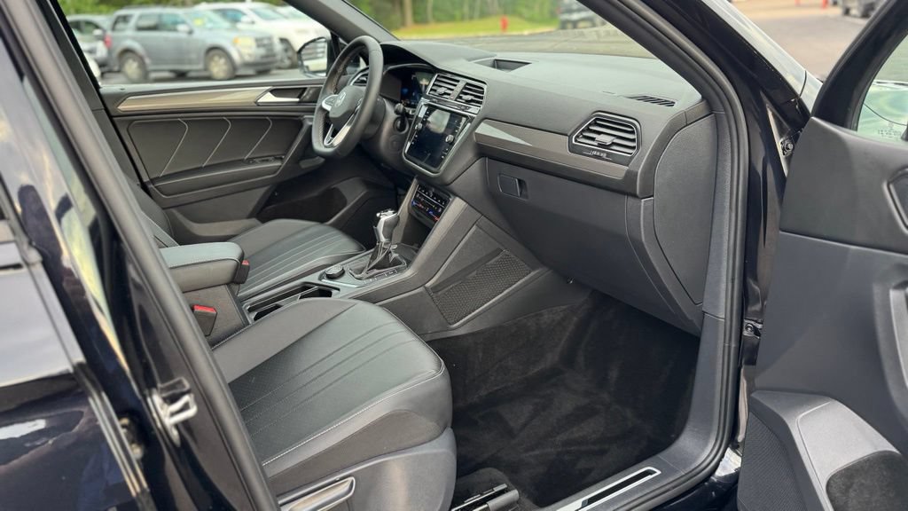 Used 2023 Volkswagen Tiguan SE R-Line AWD/4WD image 25