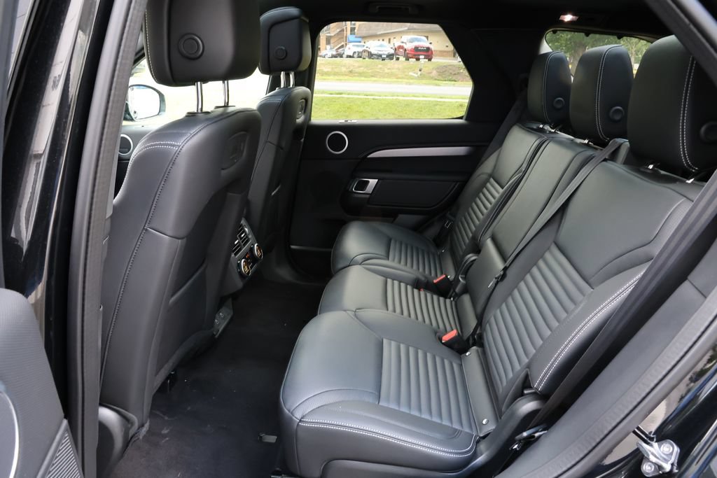 Used 2025 Land Rover Discovery Dynamic SE AWD/4WD image 9