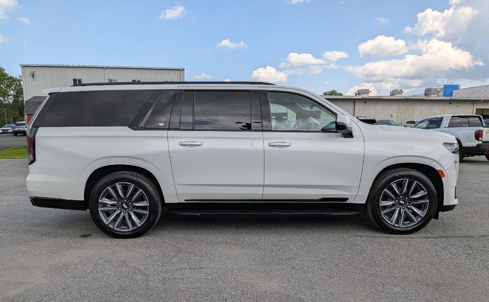 Used 2022 Cadillac Escalade ESV Sport Platinum AWD/4WD image 5