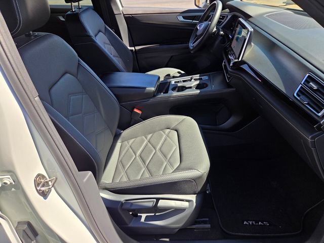 Used 2024 Volkswagen Atlas Cross Sport SE FWD image 14