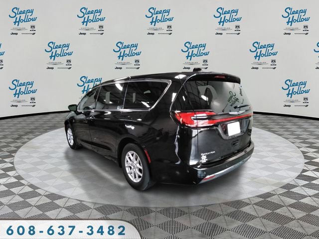 Used 2024 Chrysler Pacifica Touring-L image 7