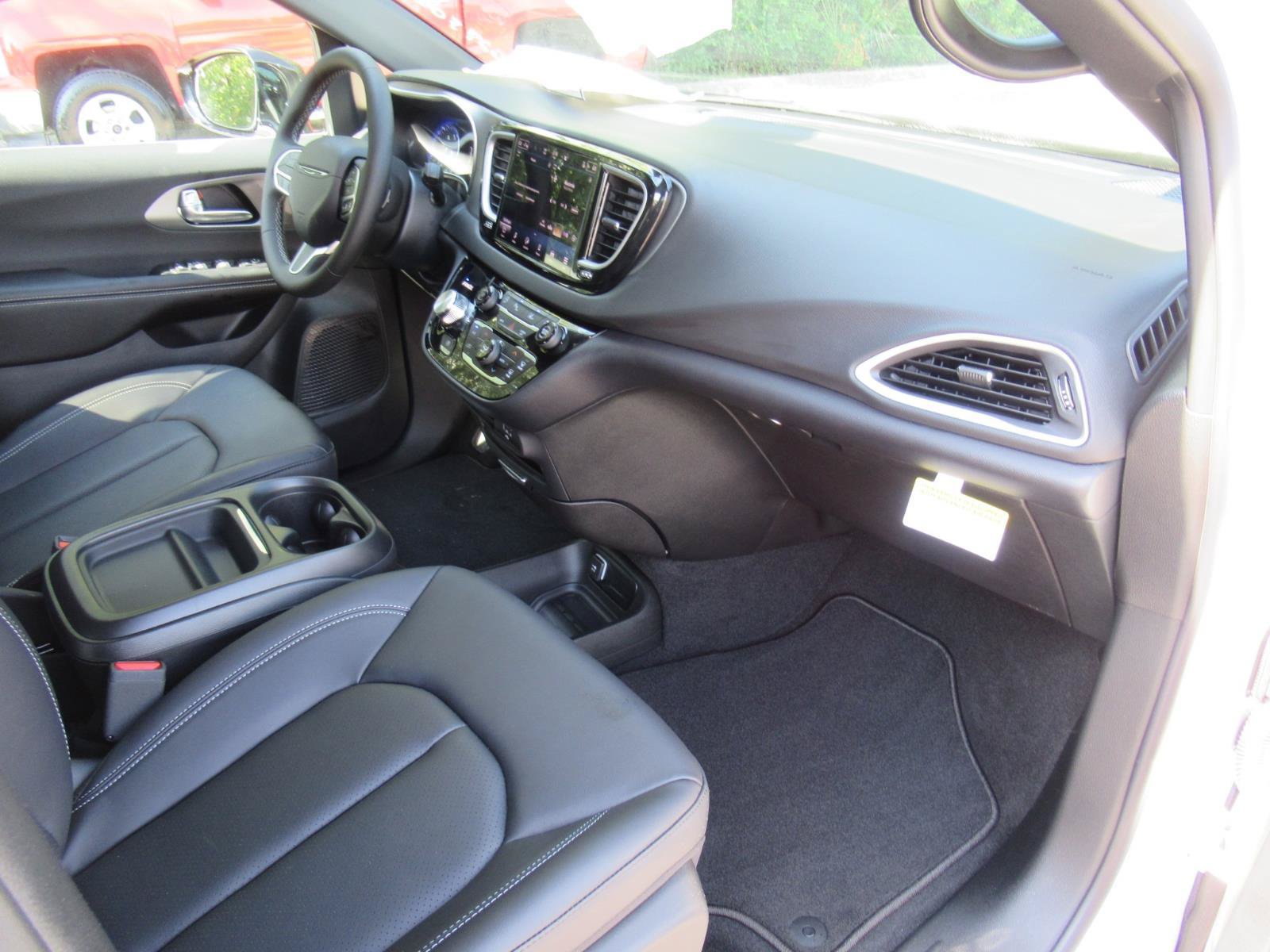 New 2027 Chrysler Pacifica LX FWD image 11