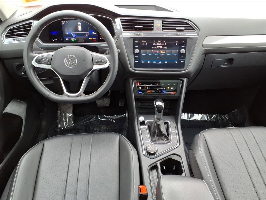 Used 2022 Volkswagen Tiguan SE w/ Panoramic Sunroof Package image 10