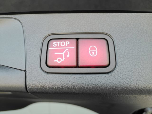 Used 2024 Mercedes-Benz GLB 250 w/ Exclusive Package image 28