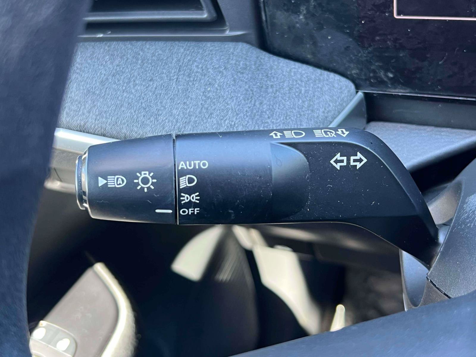 Used 2025 Nissan Kicks SV AWD/4WD image 20