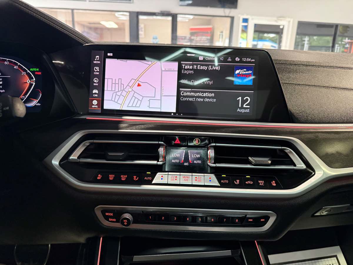Used 2022 BMW X7 xDrive40i w/ M Sport Package AWD/4WD image 15