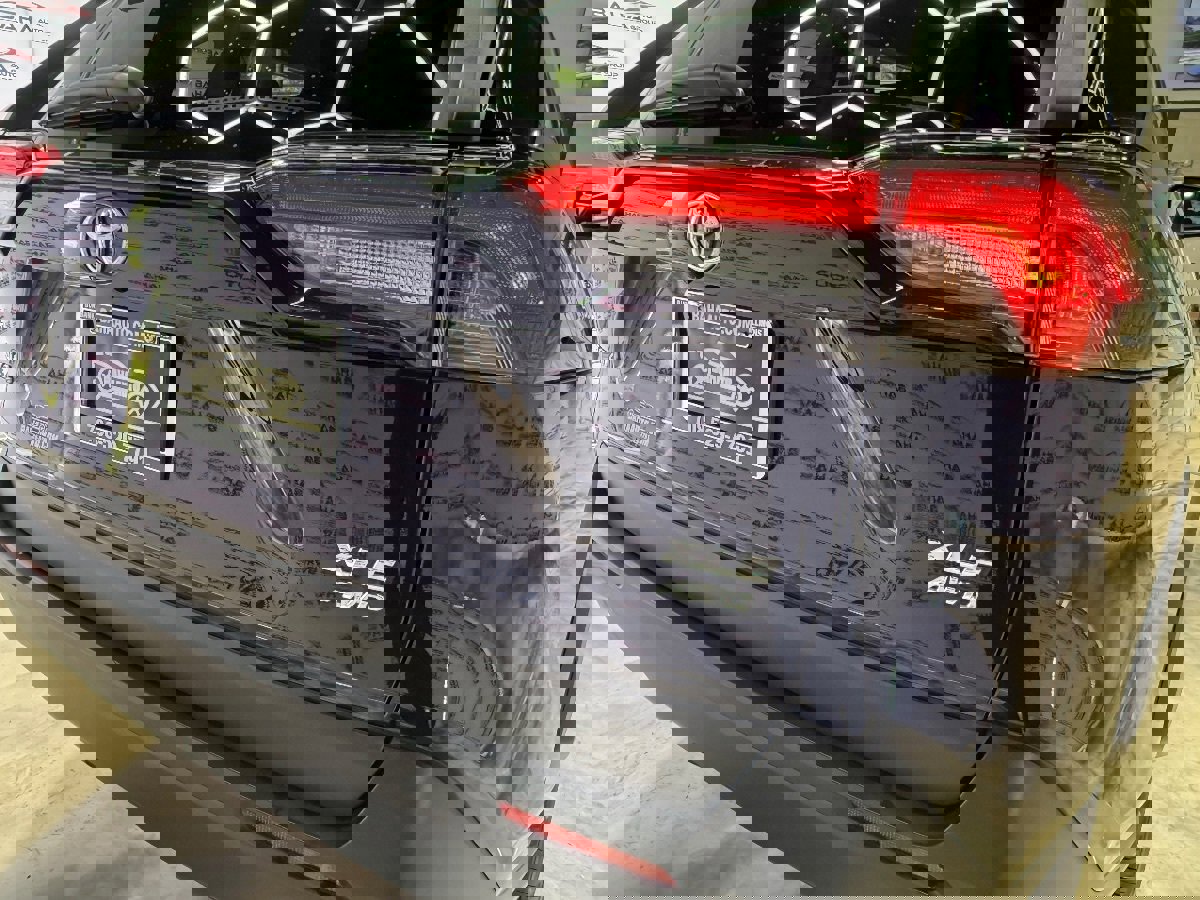 Used 2022 Toyota RAV4 XLE image 9