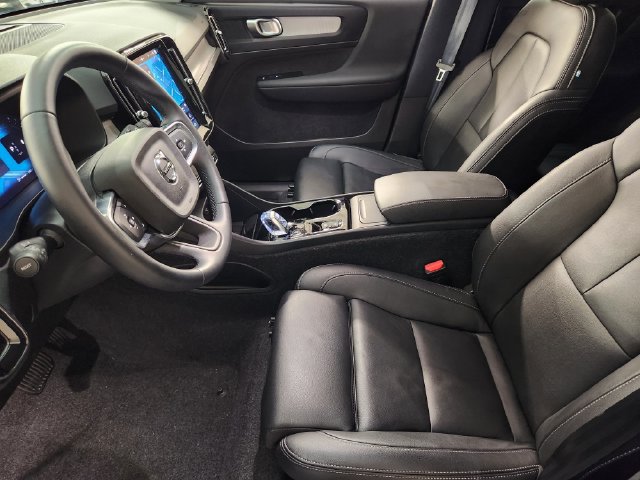 Certified 2026 Volvo XC40 B5 Plus AWD/4WD image 14
