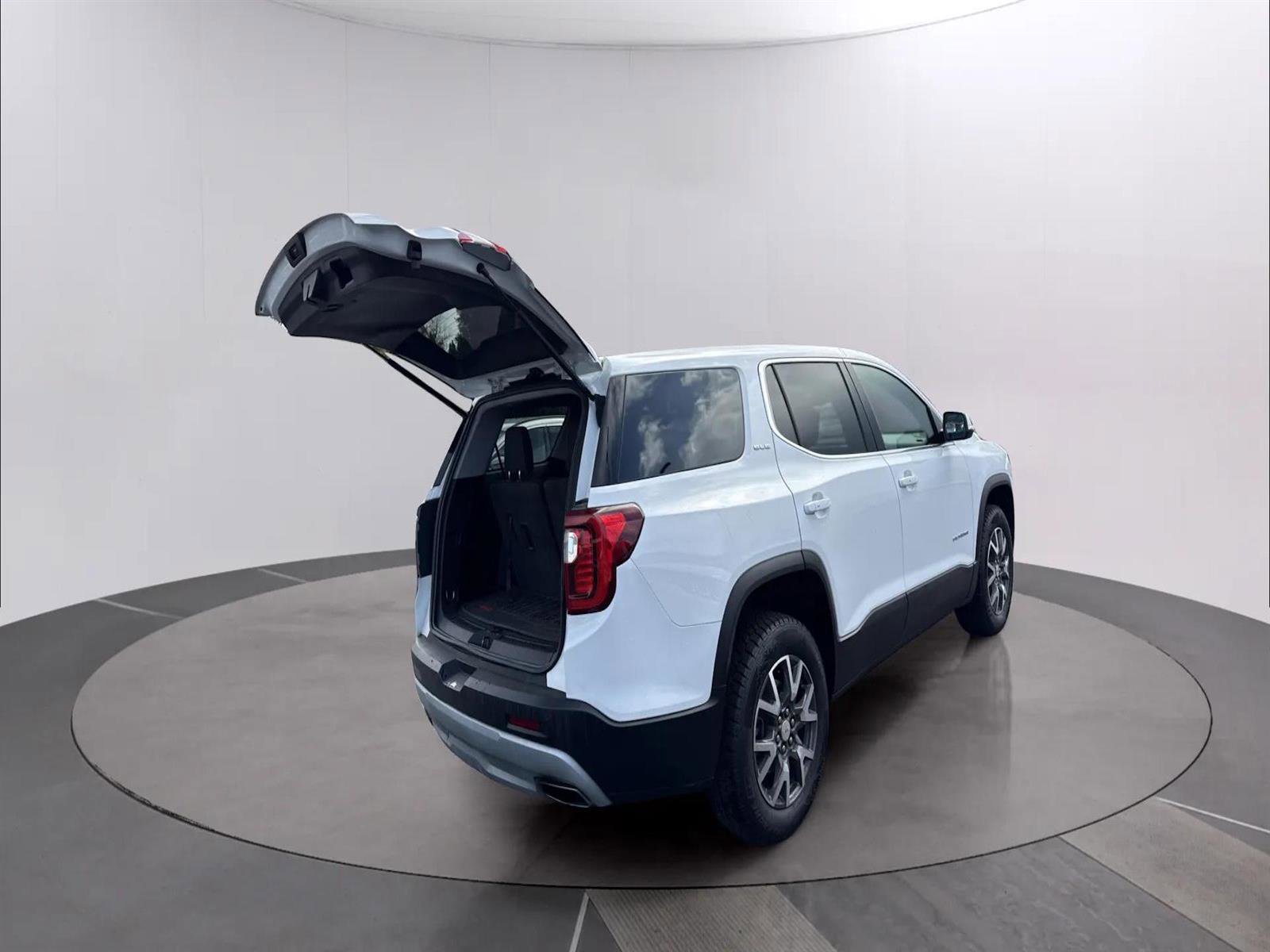 Used 2022 GMC Acadia SLE FWD image 8