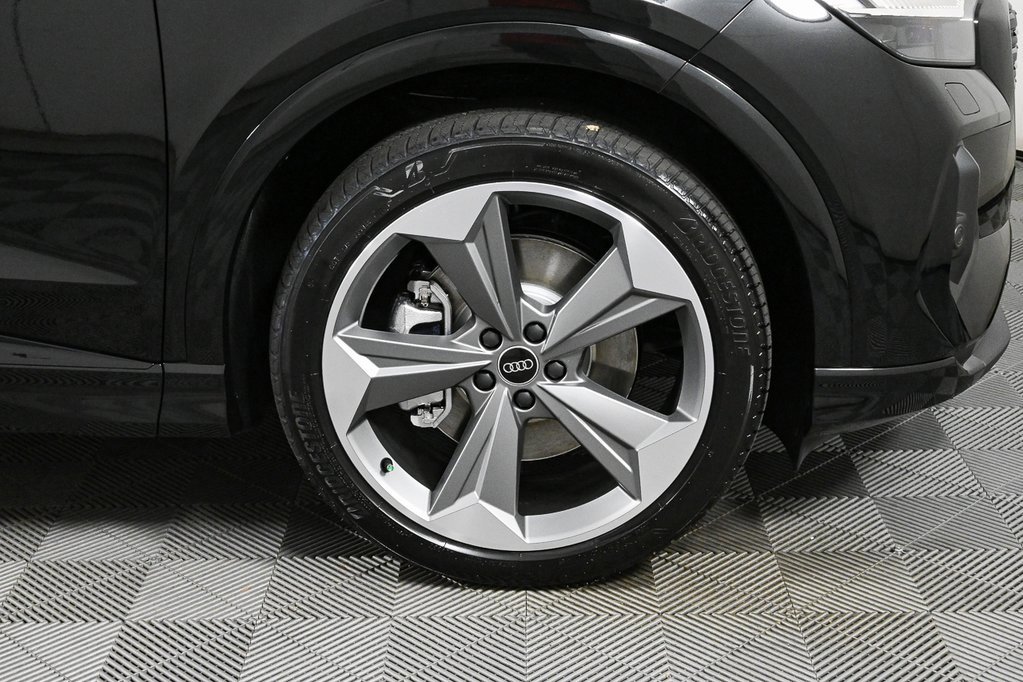 New 2025 Audi Q4 e-tron Prestige image 38