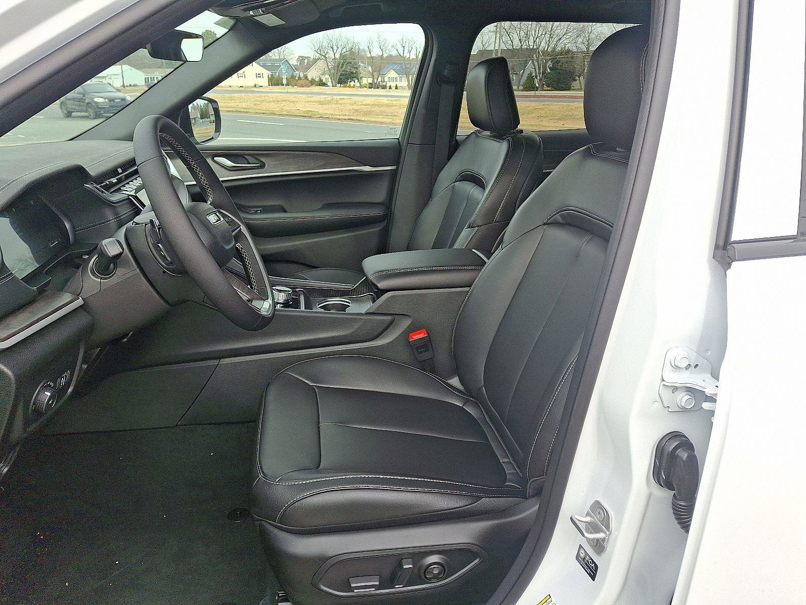 New 2025 Jeep Grand Cherokee L Limited image 10