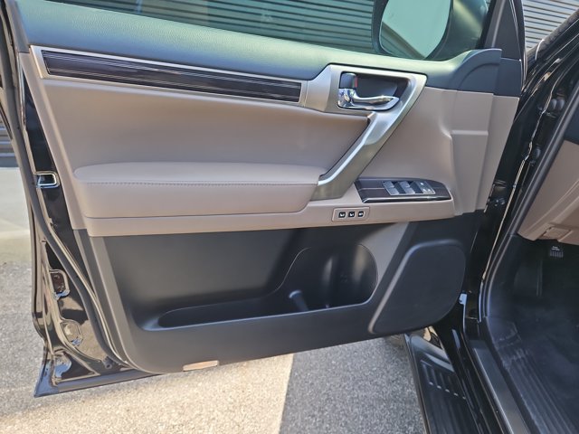 Used 2021 Lexus GX 460 Luxury w/ Accessory Package AWD/4WD image 21