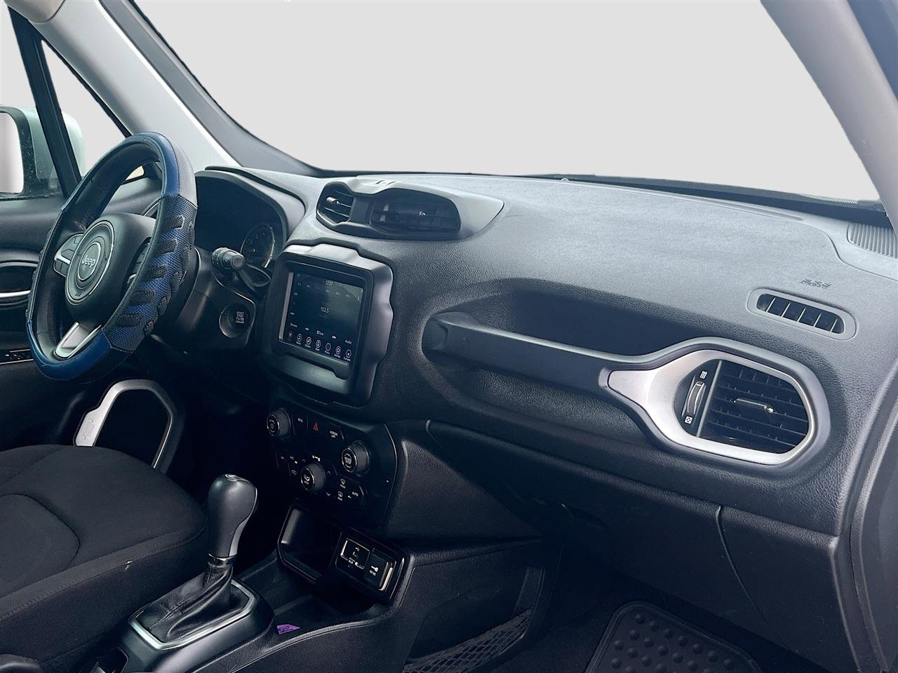 Used 2018 Jeep Renegade Latitude image 27