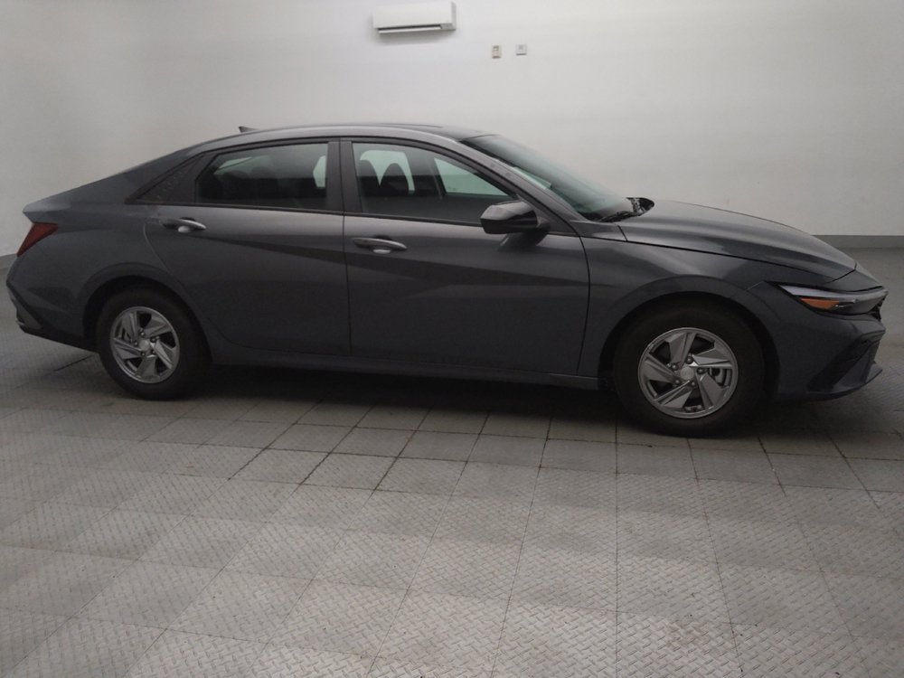 Used 2025 Hyundai Elantra SE w/ Cargo Package FWD image 11