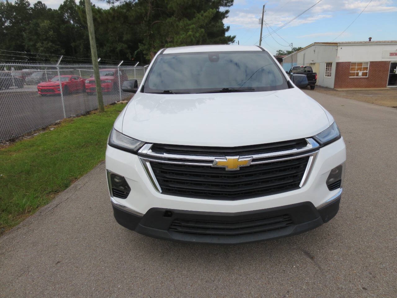 Used 2023 Chevrolet Traverse LS FWD image 3