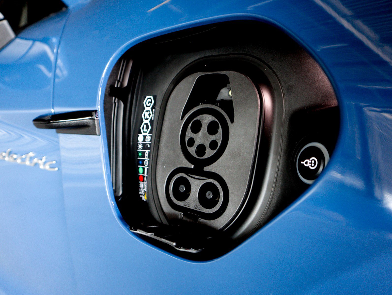 New 2026 Porsche Taycan 4S image 12