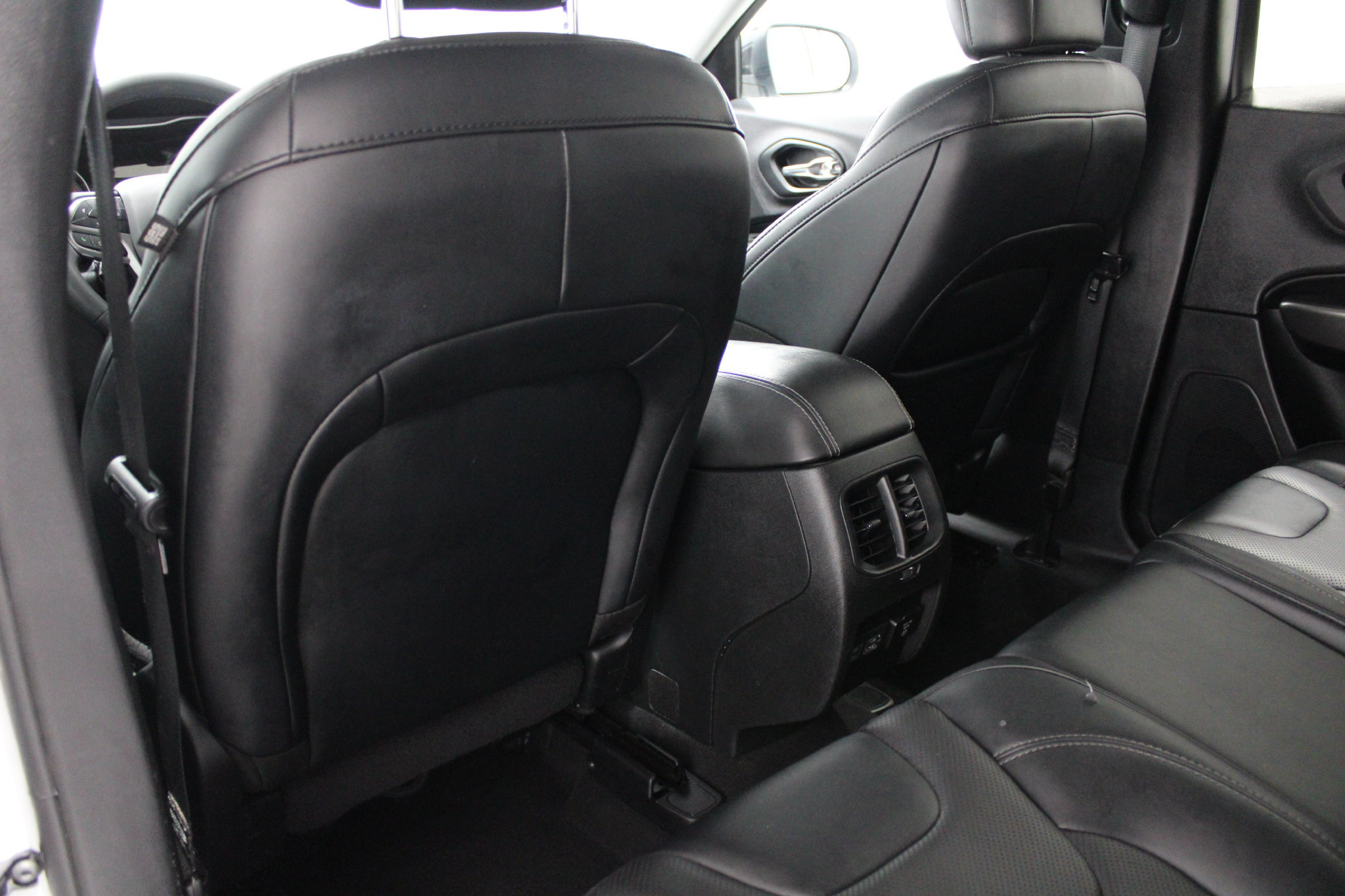 Used 2022 Jeep Cherokee Latitude Lux AWD/4WD image 16
