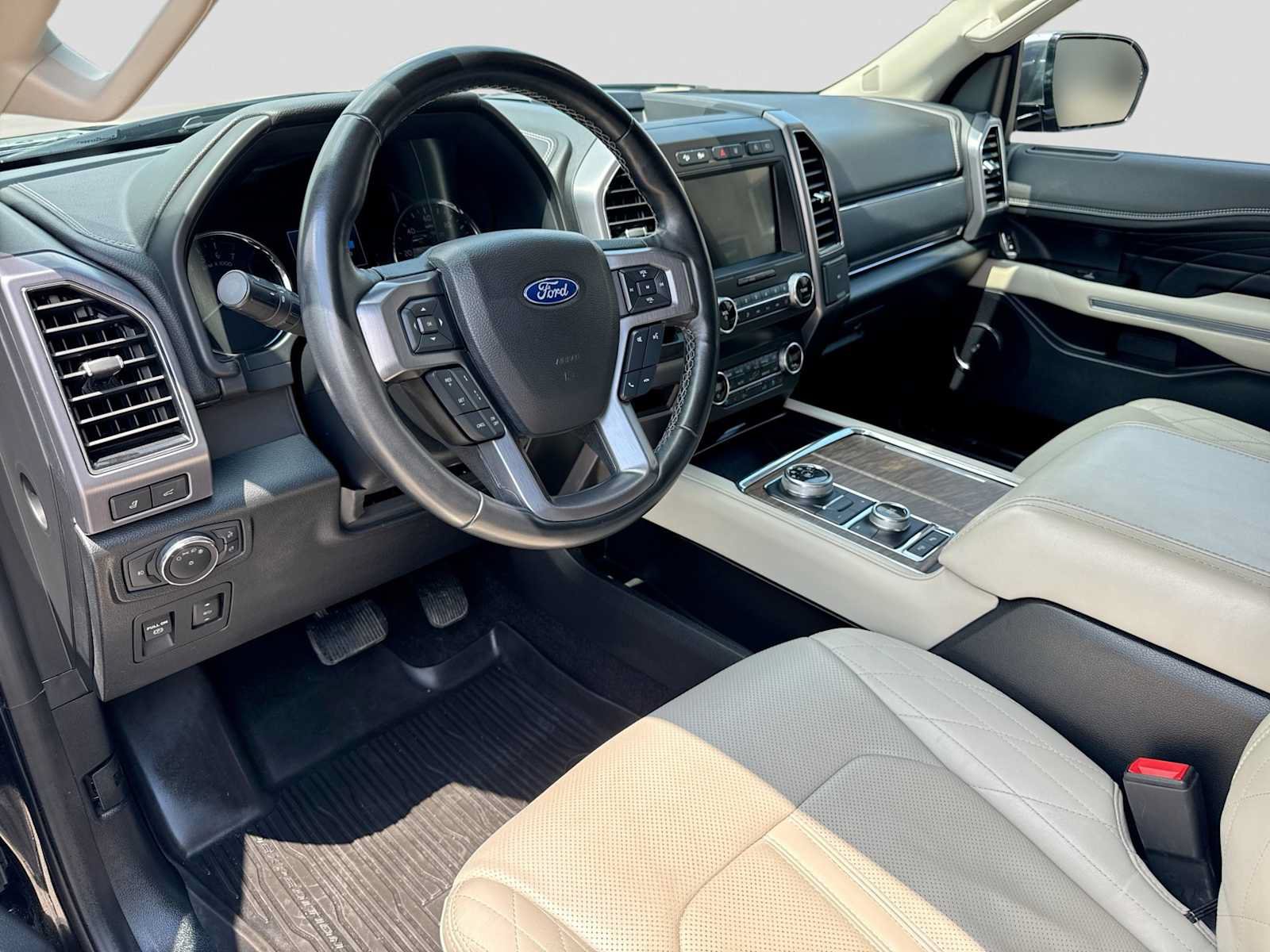 Used 2019 Ford Expedition Platinum AWD/4WD image 2