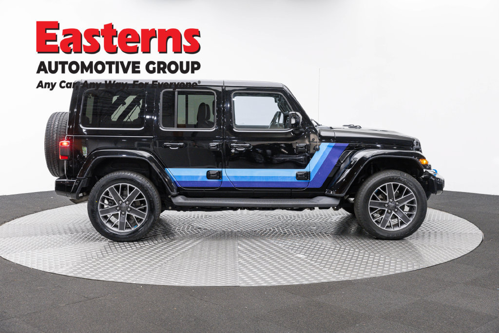 Used 2023 Jeep Wrangler Unlimited Sahara AWD/4WD image 6