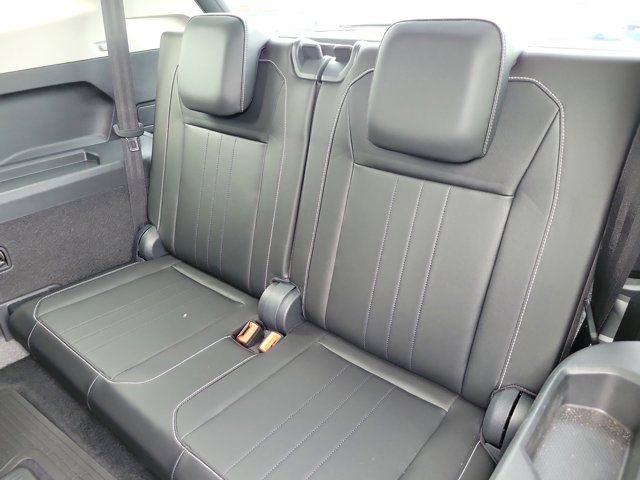 Certified 2024 Volkswagen Tiguan SE FWD image 17