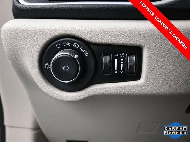 Used 2023 Chrysler Pacifica Touring-L image 14