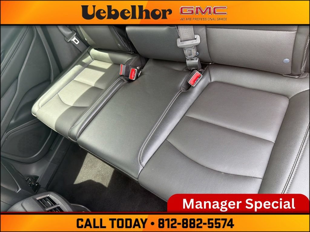 Used 2024 GMC Terrain SLT AWD/4WD image 18