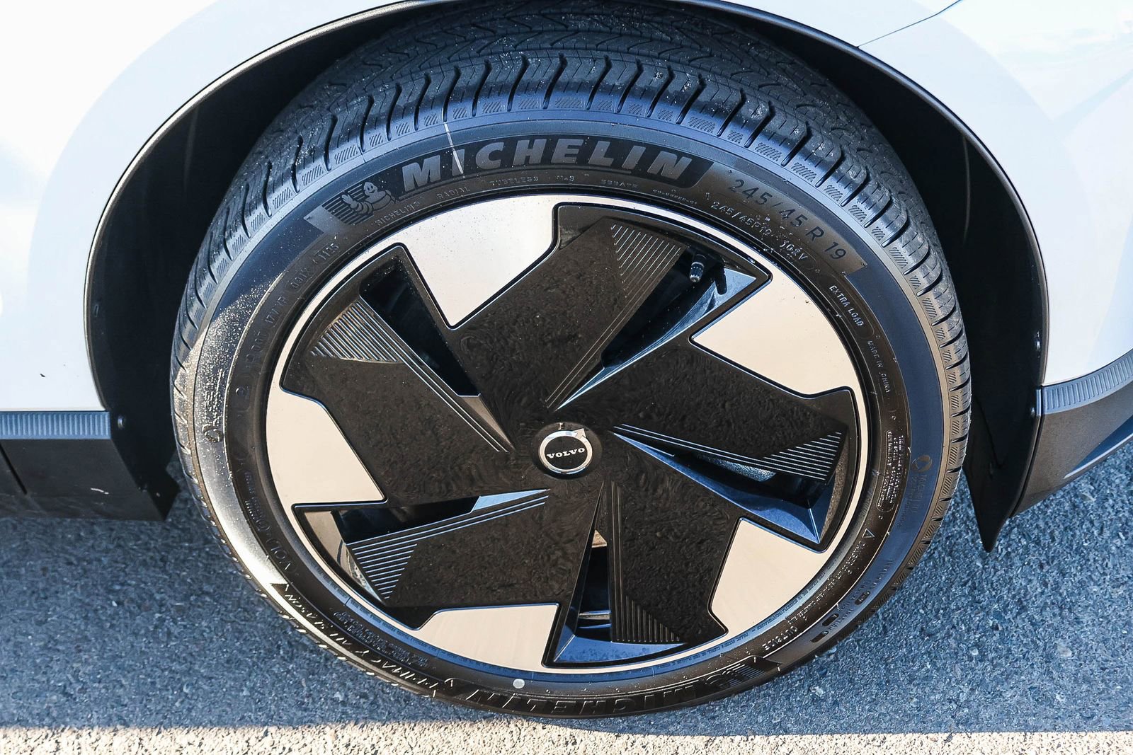 New 2025 Volvo EX30 Plus w/ Protection Package Premier image 14