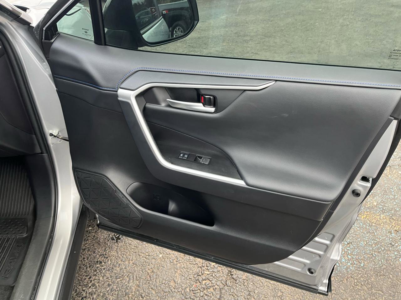 Used 2025 Toyota RAV4 XSE w/ Weather Package image 32